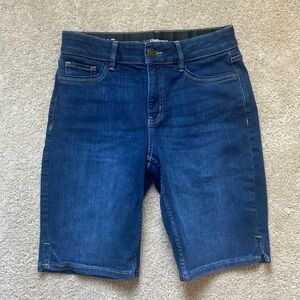 Liz Claiborne Women's Cropped Jeans shorts 6 Slimming Dark Blue Denim Sara